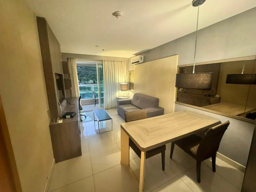 ID81Luxuoso flat no Condomínio Brisas do Lago com vista para o Campo de Golf.O f...