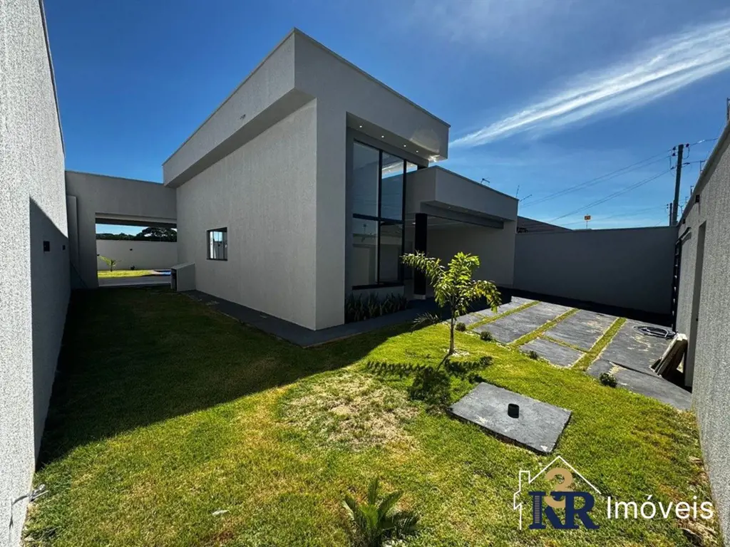 Belíssima casa com 3 suítes espaçosas, distribuídas em 180 m² de área construída...