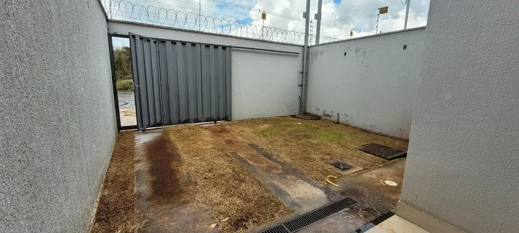 Sobrado amplo, NOVO, recém construído!Possui 3 quartos (sendo 1 suíte), 2 banhei...