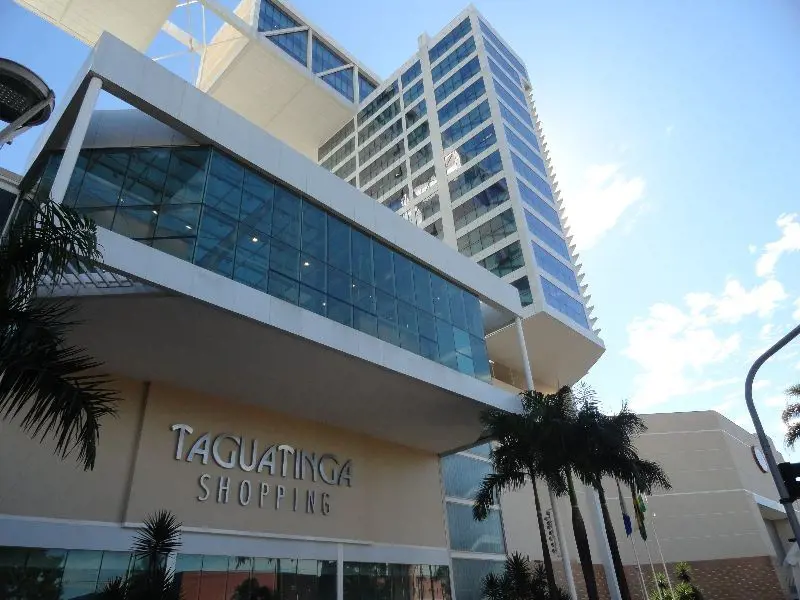 Sala comercial no Taguatinga Shopping com amplo espaço em vão livre, copa, banhe...