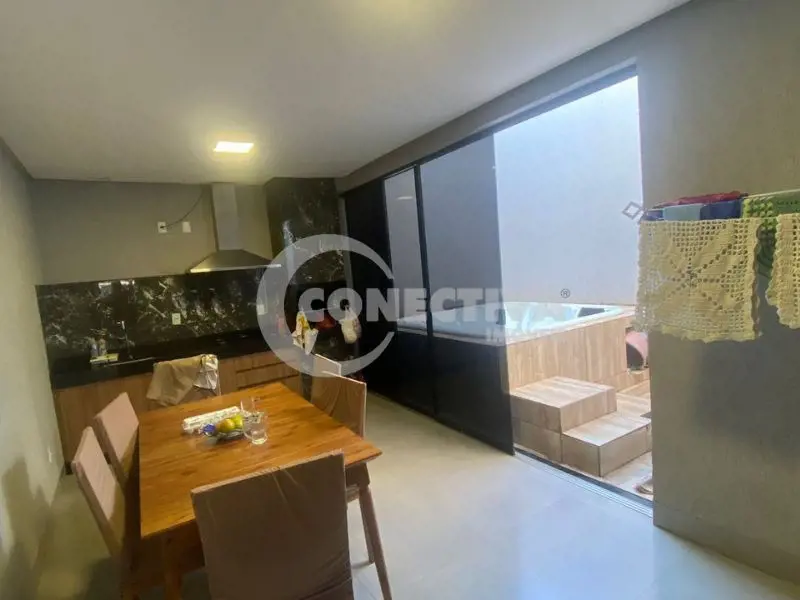  Comentários do corretor: Casa térrea rica em armários, possuindo 3 quarto sendo...
