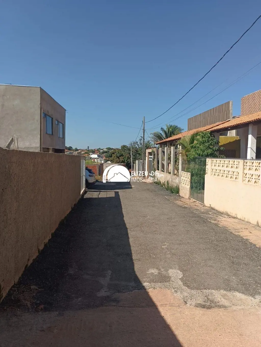 Elizeu Df imobiliária vende lote em condomínio em Arniqueiras, composto por:- Me...