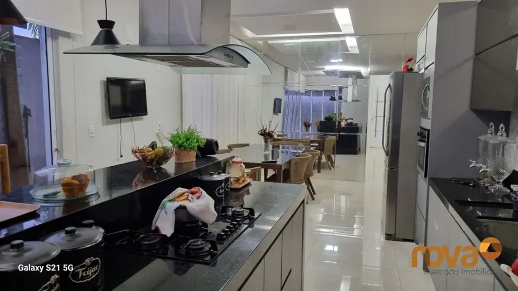 Casa térrea a venda no condomínio Parque Ville Pinheiros, lote 300m² e área cons...