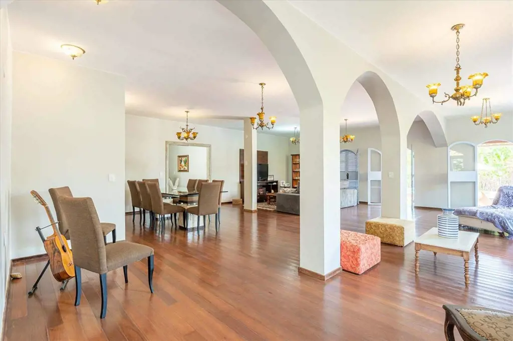 Excelente Casa à Venda no Lago Sul!Se você está em busca do conforto e elegância...