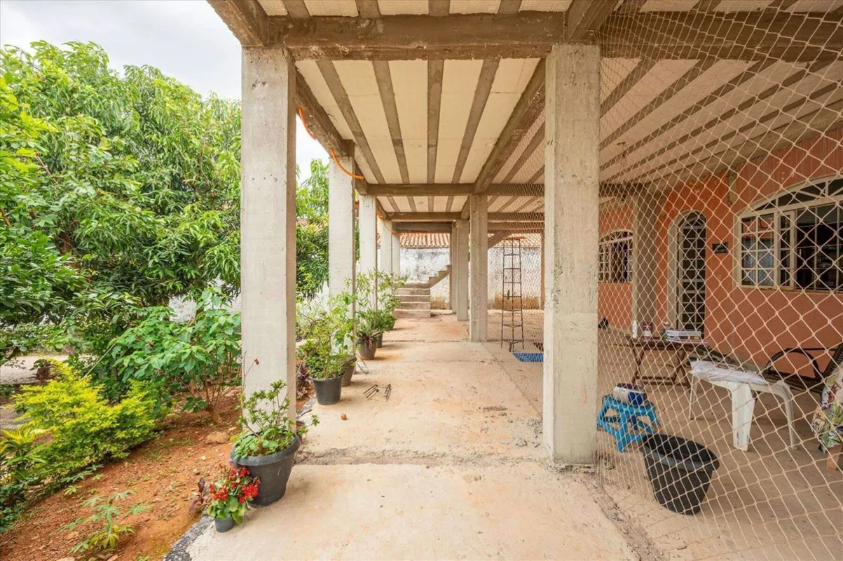 Aceita permuta por casa na Asa Sul;Terreno escriturado e quitado.Casa para refor...