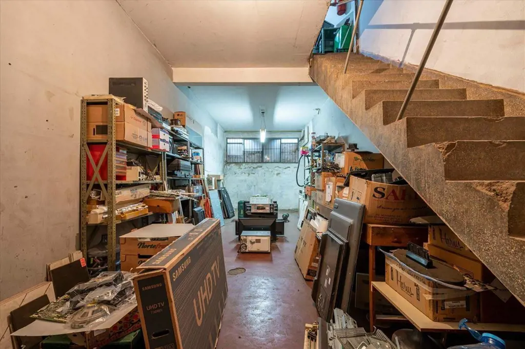 São duas lojas de 105 m²; cada uma, em uma excelente quadra, já alugadas, excele...