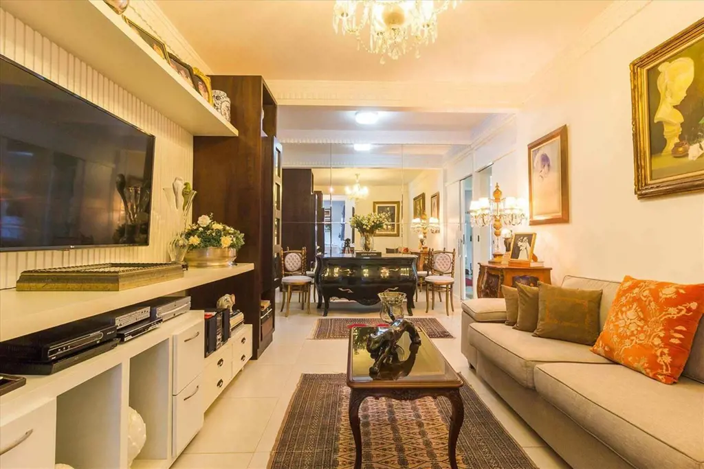 Oportunidade Imperdível! Casa Exclusiva com Loft Privativo Venha descobrir o seu...