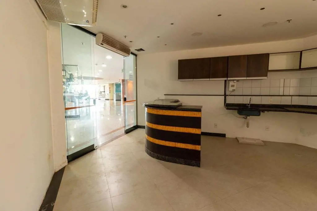 Loja térrea à venda no Centro Empresarial Via Capital!!!Características do imóve...