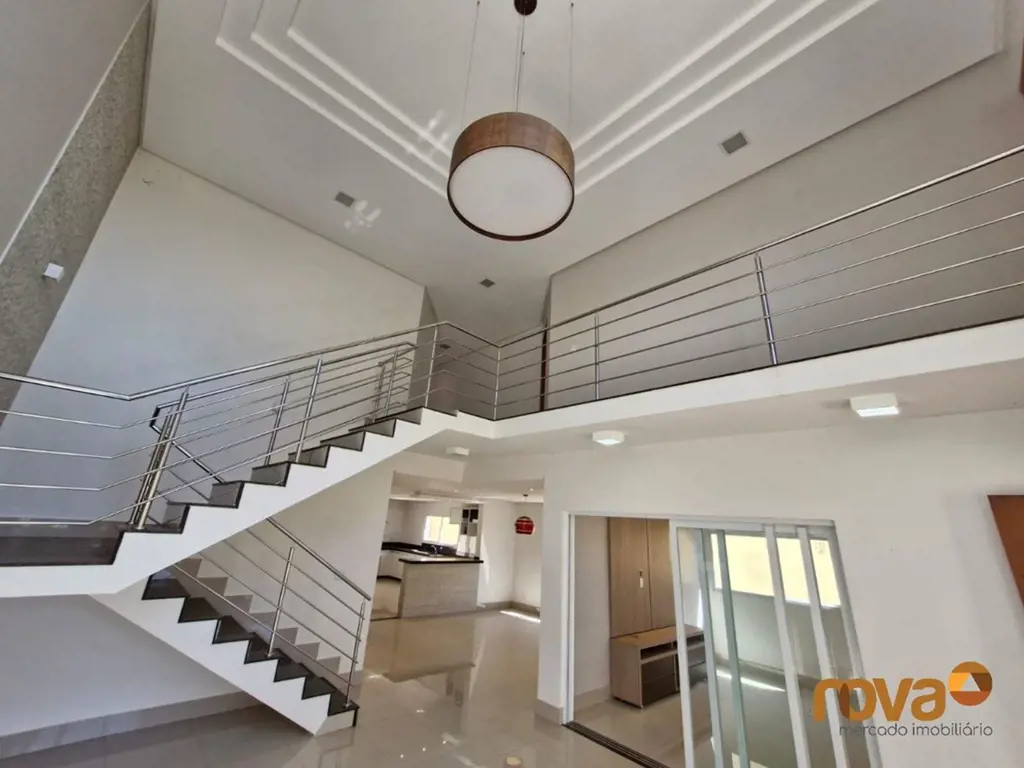 Casa Sobrado com 6 quartos sendo 3 suítes uma master com closet e acesso a uma e...