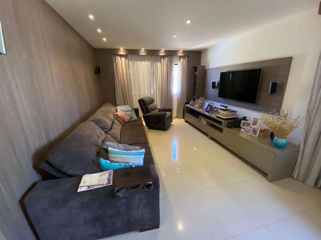 Se você gosta de um condomínio seguro, próximo da ponte JK, com espaços verdes e...