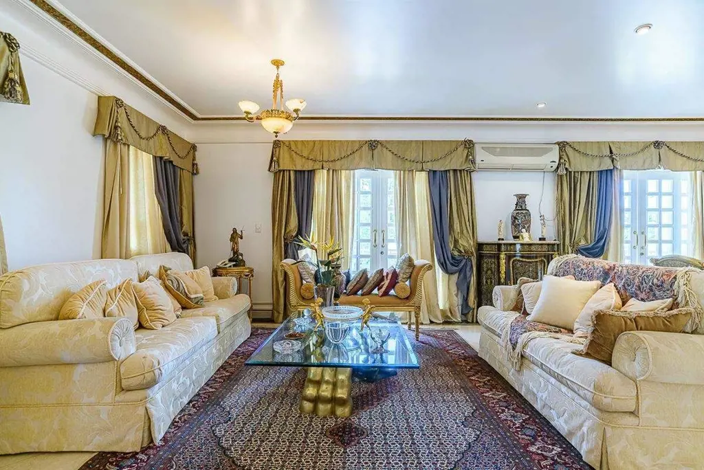 CASA MARAVILHOSA, IMPONENTE NA SHIS QL 22 - PROJETO DA DENISE ZUBASOBRE O IMÓVEL...