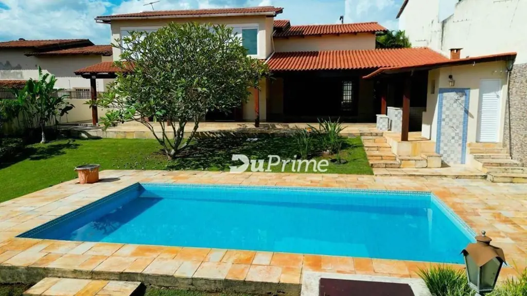 DUPRIME IMOBILIARIA VENDE Casa recém reformada, tipo colonial, com portas de mad...