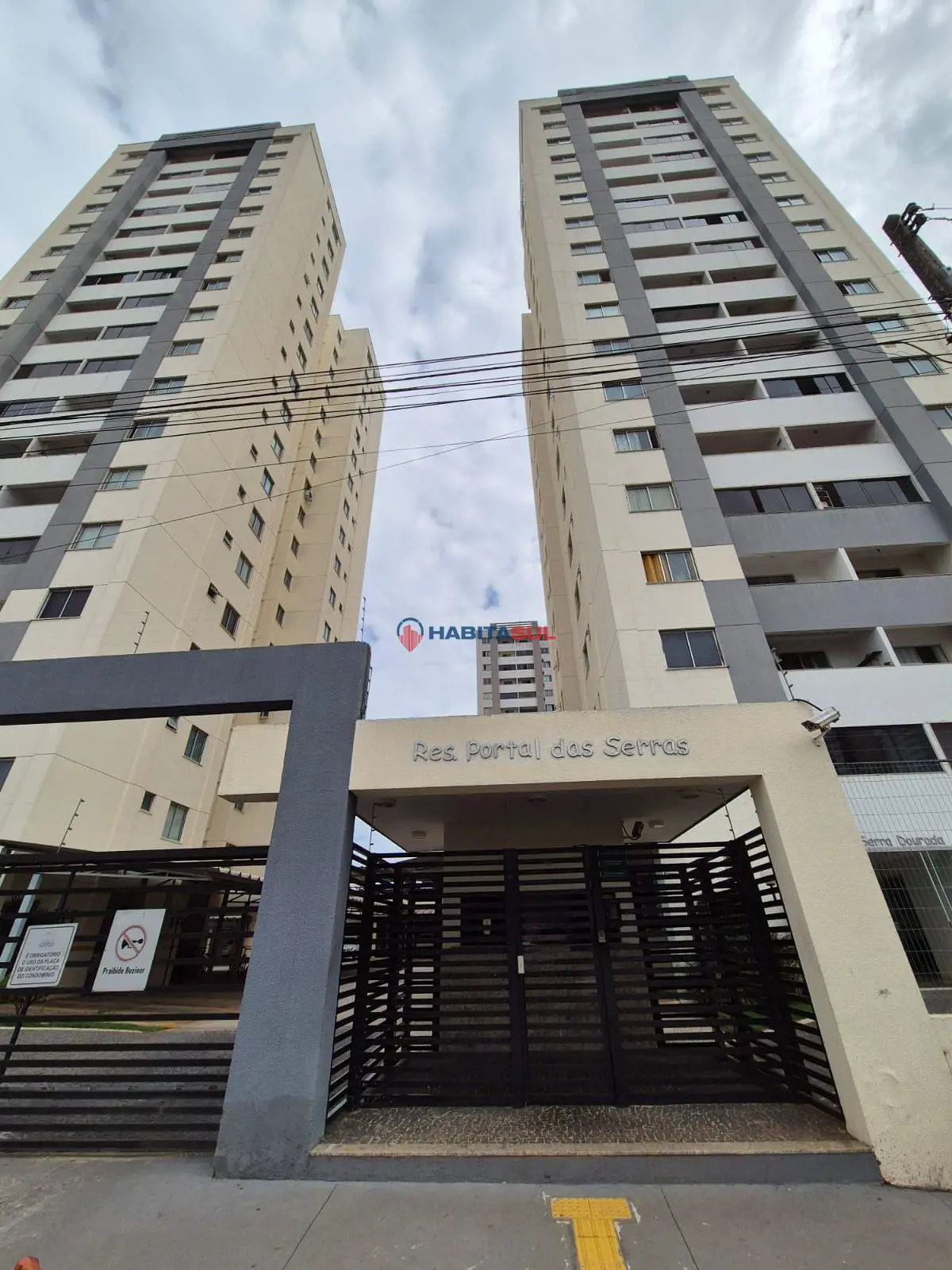 Apartamento com 02 Quartos;Sala com sacada; Cozinha com armários;Banheiro social...