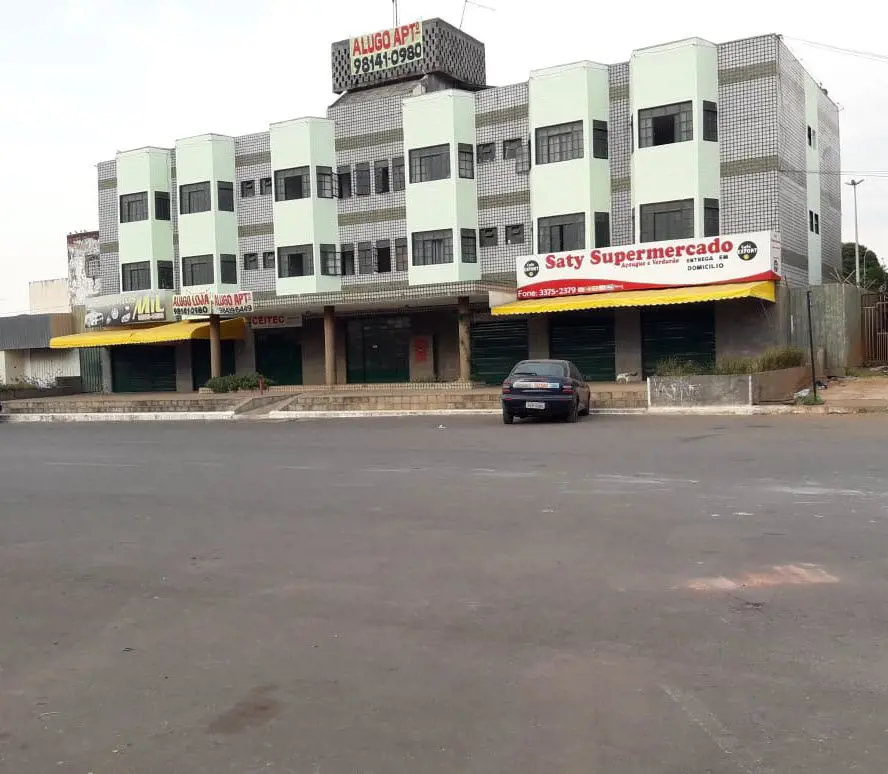 Alugo bela loja (40 m2), na beira da pista Comercial Oeste, em Ceilândia NorteEd...