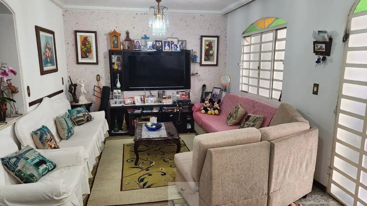 QI 14, amplo sobrado, excelente localização!Térreo: Sala de estar, sala de janta...