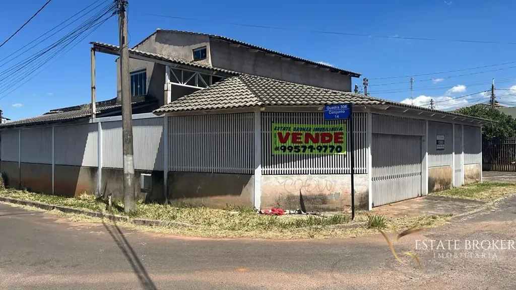 Excelente casa a venda na Quadra 306 do Recanto das Emas.Casa de esquina, lote g...