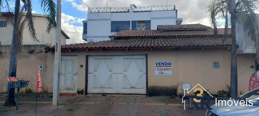 Casa de 3 quartos e 3 suíte no setor sudoeste.Possui armários embutidos nos quar...