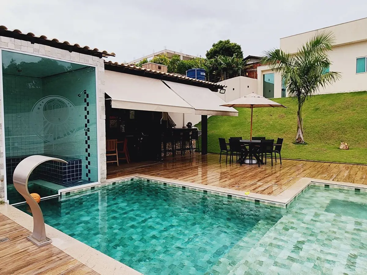 Linda casa, construída em um conceito moderno, com materiais e acabamentos de 1º...