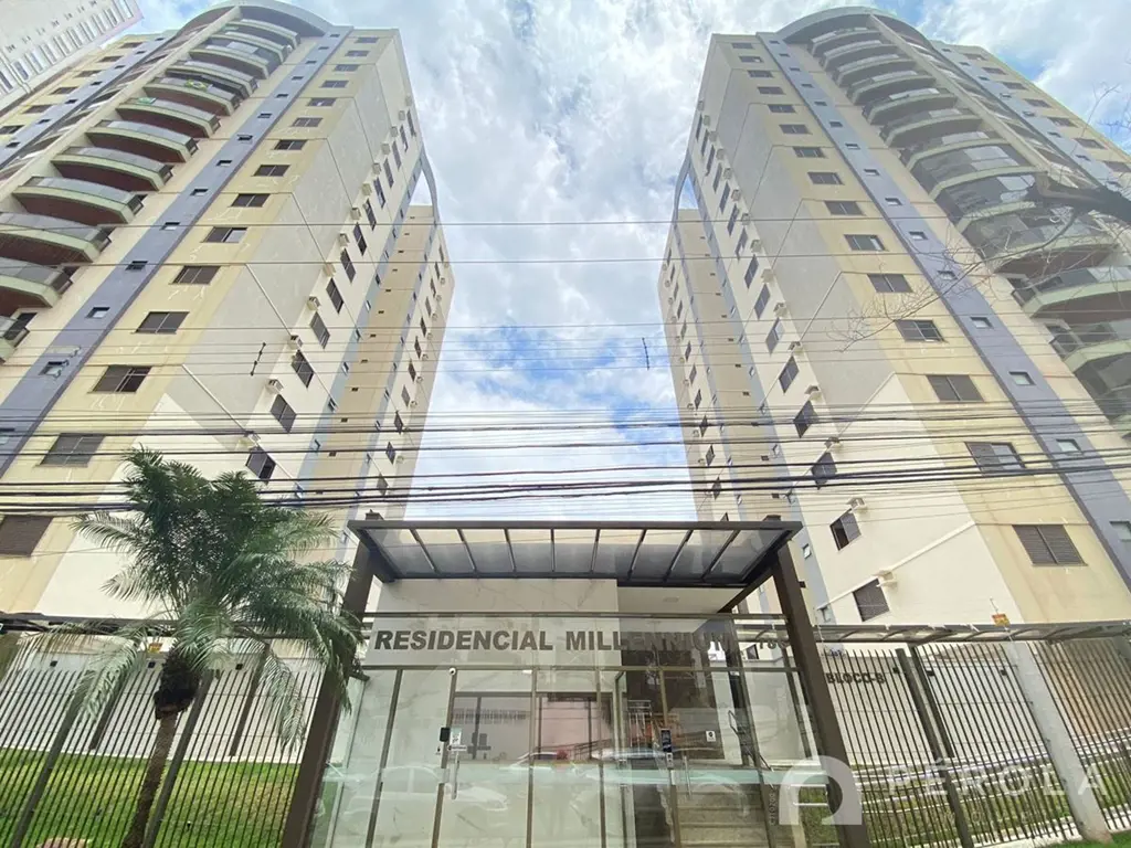 Apartamento com três quartos sendo uma suíte, banheiro social, sala para três am...