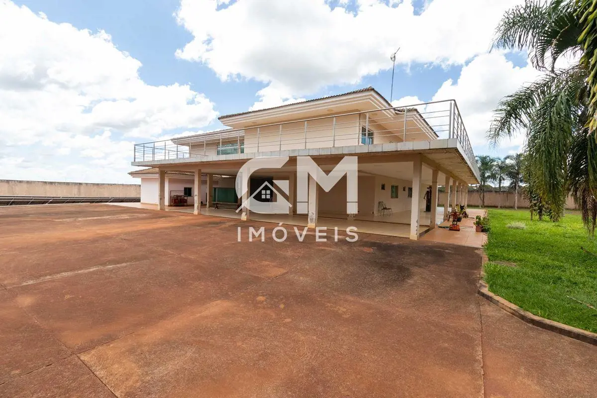 Casa maravilhosa espaçosa dentro de uma área de 40.000m², a menos de 45km do Cen...