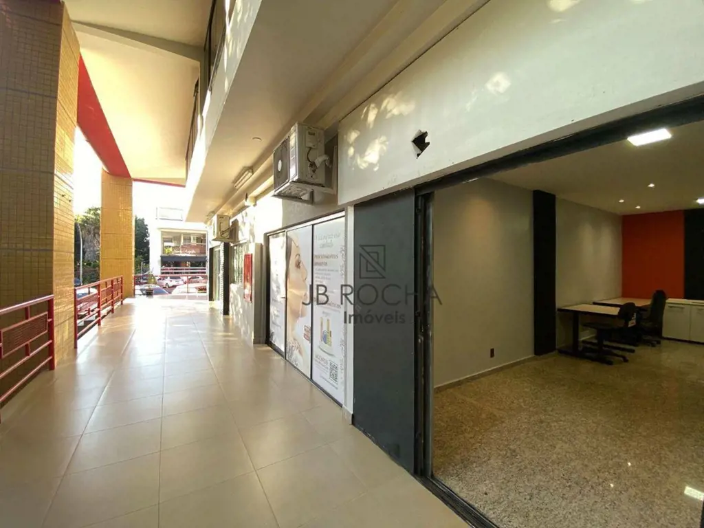 JB ROCHA IMÓVEIS VENDE COM EXCLUSIVIDADE :Loja térrea na lateral do Prédio, na S...