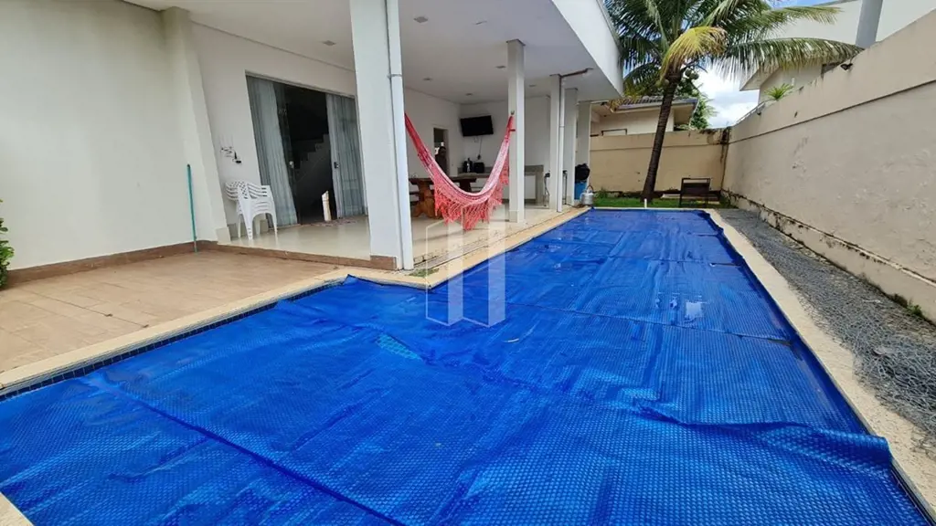 Sobrado 4 suítes sendo 01 master com closet e hidromassagem repleto de armários ...