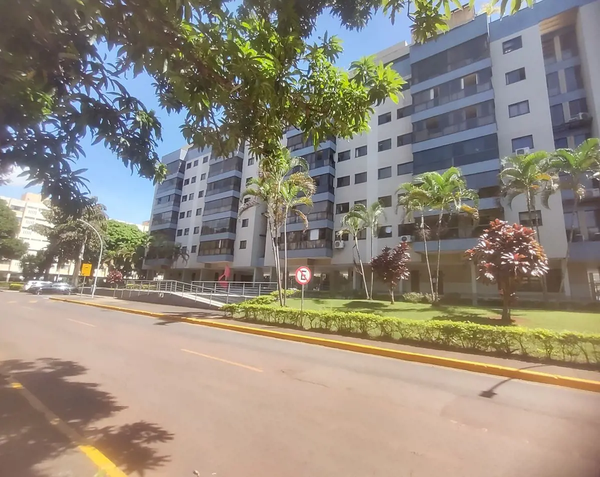 AlugoApartamento na SQS 212 de 105m² com 3 dormitórios, sendo 1 dormitório com v...