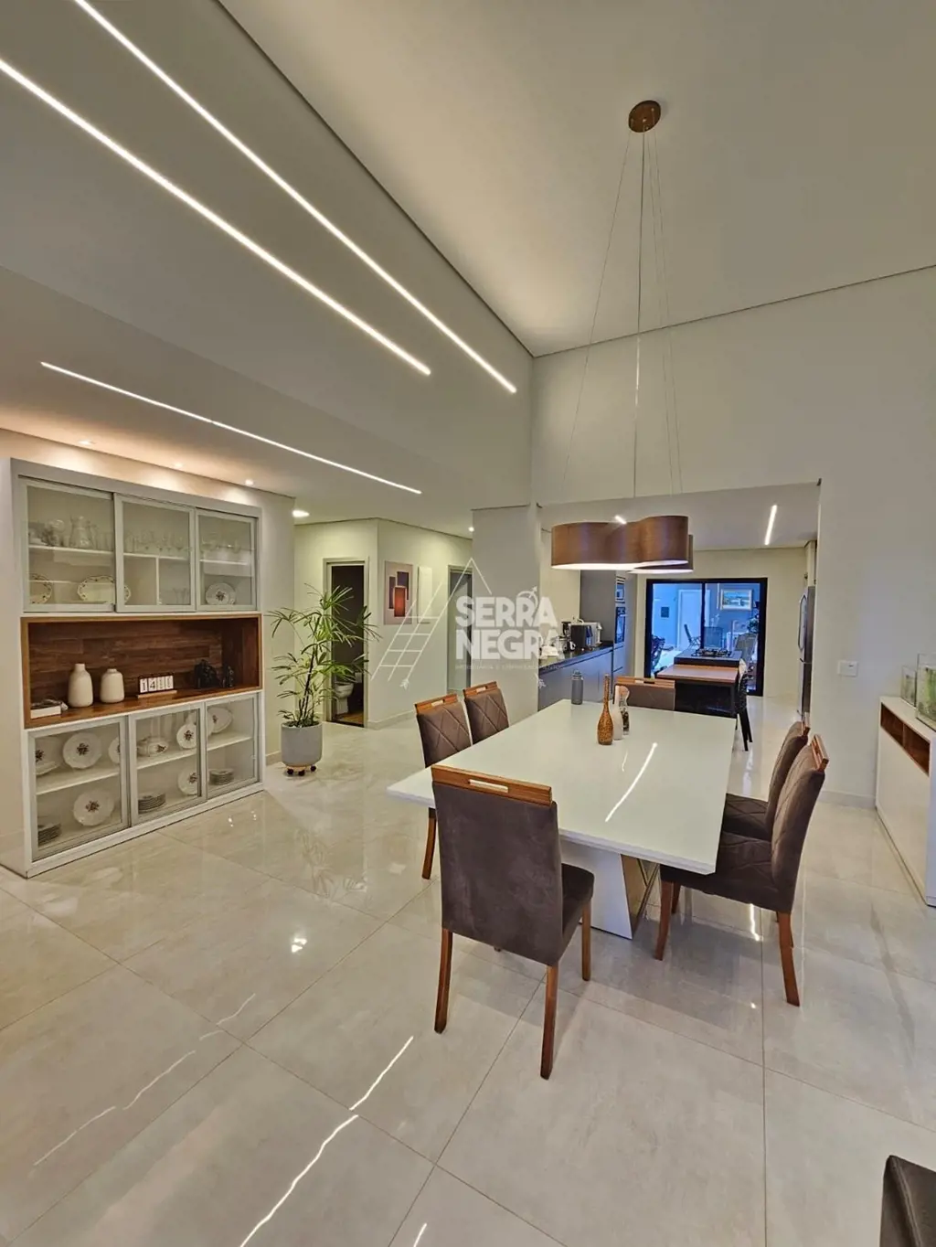 Casa Moderna, Alto Padrão, Porteira Fechada, condomínio Americano na rua 10A - V...