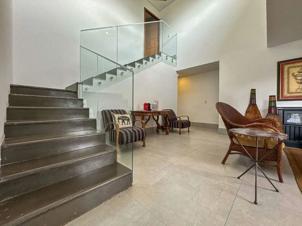 PRIVE 1 QUADRA 1 - CASA COMTEMPORÂNEA COM FOTOVOLTAICA NO LAGO NORTECONDOMÍNIO P...