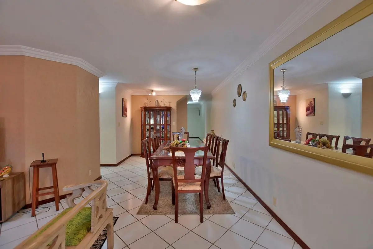 SHCGN 710 CASA TÉRREA COM MEZANINO.VENHA MORAR NO MELHOR BAIRRO DE BRASILIA.CASA...