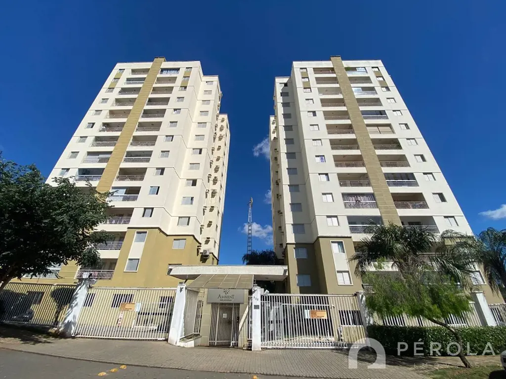 Apartamento com três quartos, sendo um suíte, banheiro social, sala para dois am...