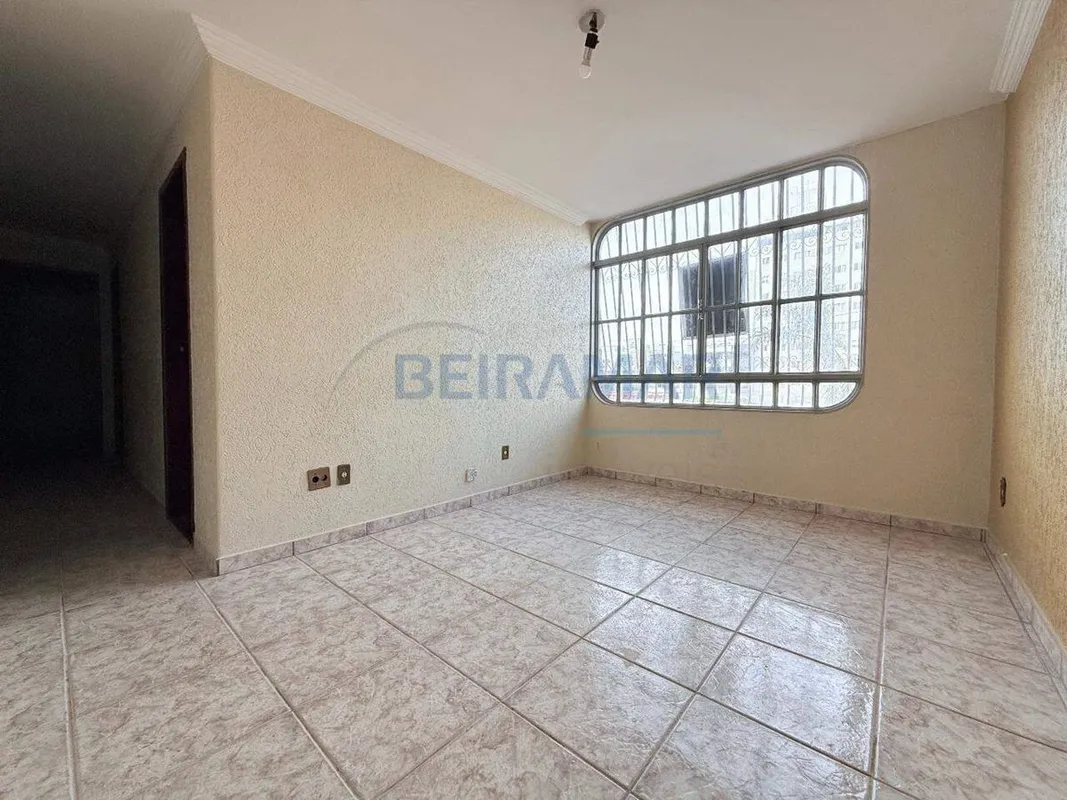 Apartamento à Venda com 3 Quartos no Centro de TaguatingaAmbientes Amplos e Func...