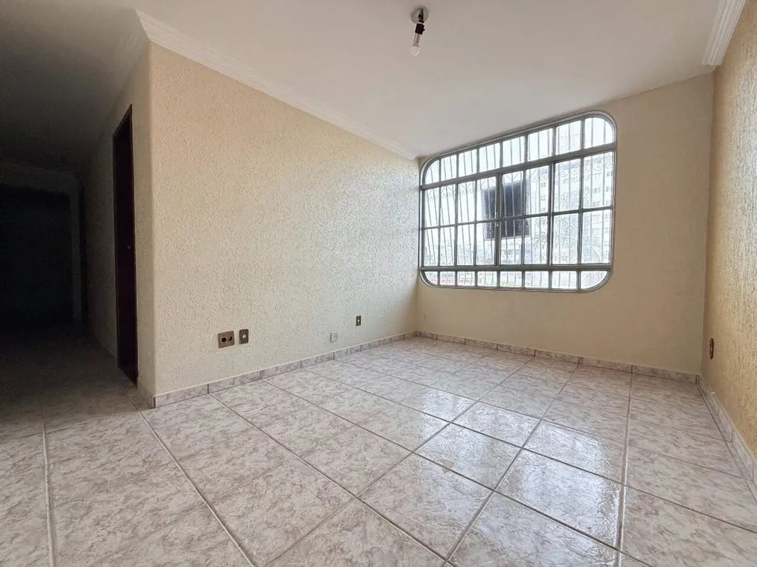 Apartamento à Venda com 3 Quartos no Centro de TaguatingaAmbientes Amplos e Func...