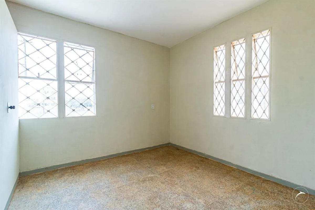 Descrição do Prédio:É um prédio comercial de dois pavimentos e um subsolo.A área...