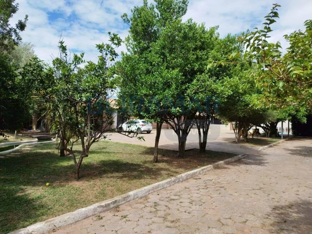 Amplo lote com jardim e área de lazer, ideal para quem gosta de espaço eImóvel c...