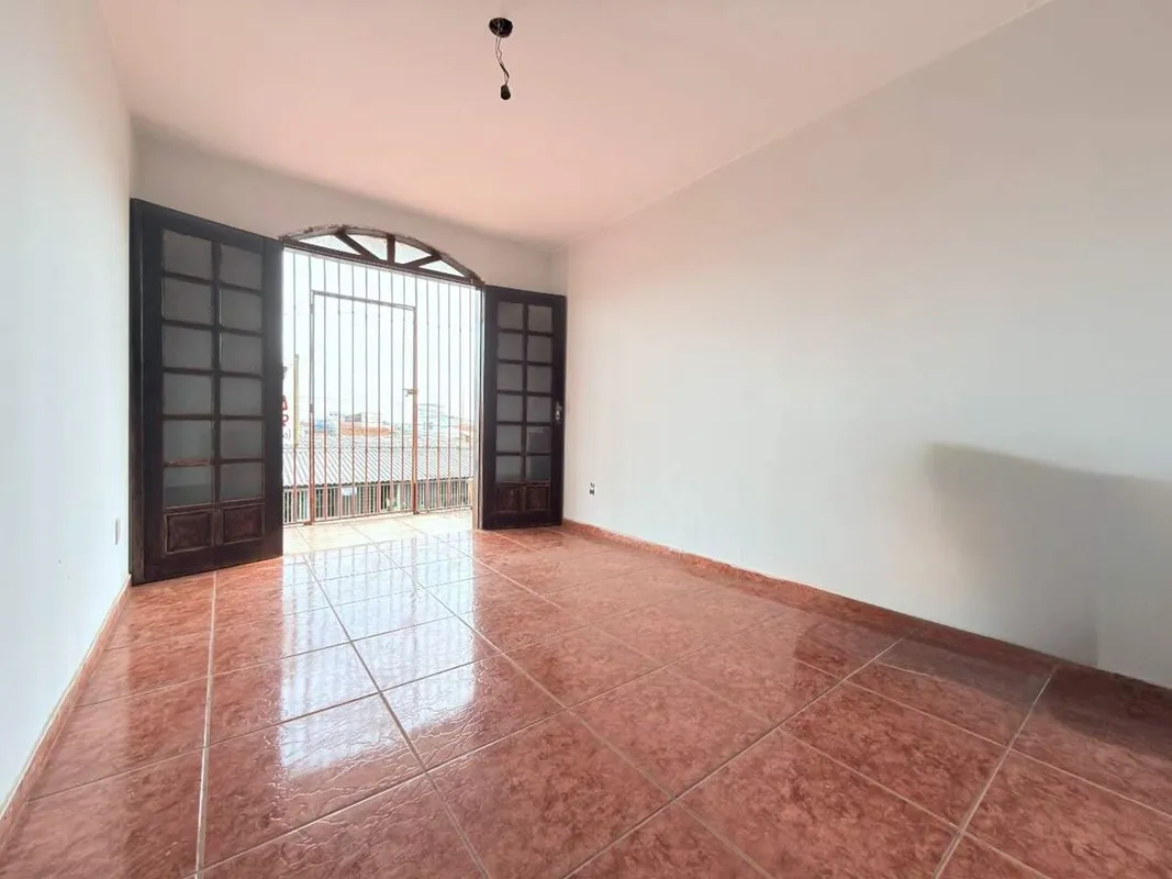 Se você busca espaço para a família, uma localização consolidada e um imóvel com...