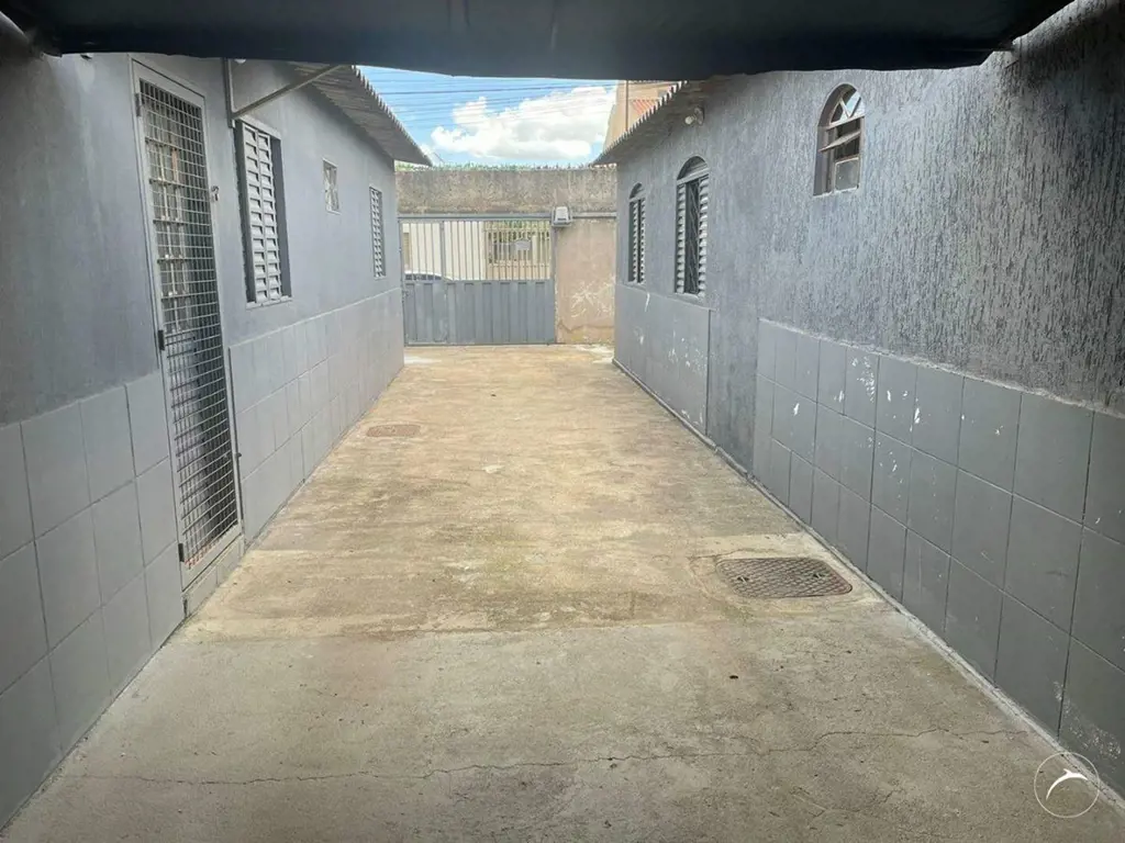 Oportunidade: Duas Casas em Ótima LocalizaçãoAproveite esta oportunidade única d...