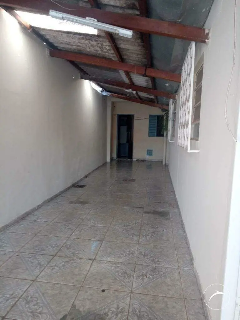 Casa de frente em forro pvc pintura nova. Conta com: - 3 quartos, sendo uma suít...