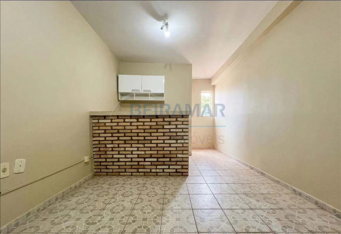 Descrição do imóvel:- 1 quarto espaçoso- Sala de estar- Banheiro social- Cozinha...