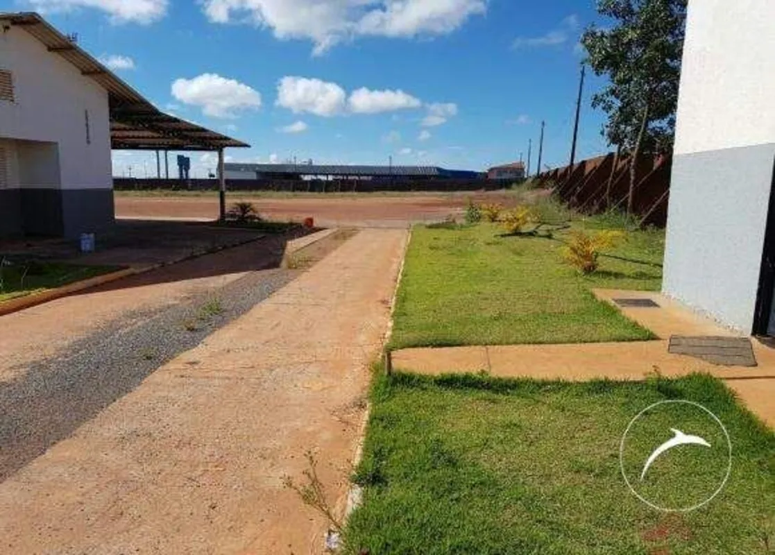 Localizado de frente para a BR 040, na entrada de Santa Maria, este amplo terren...