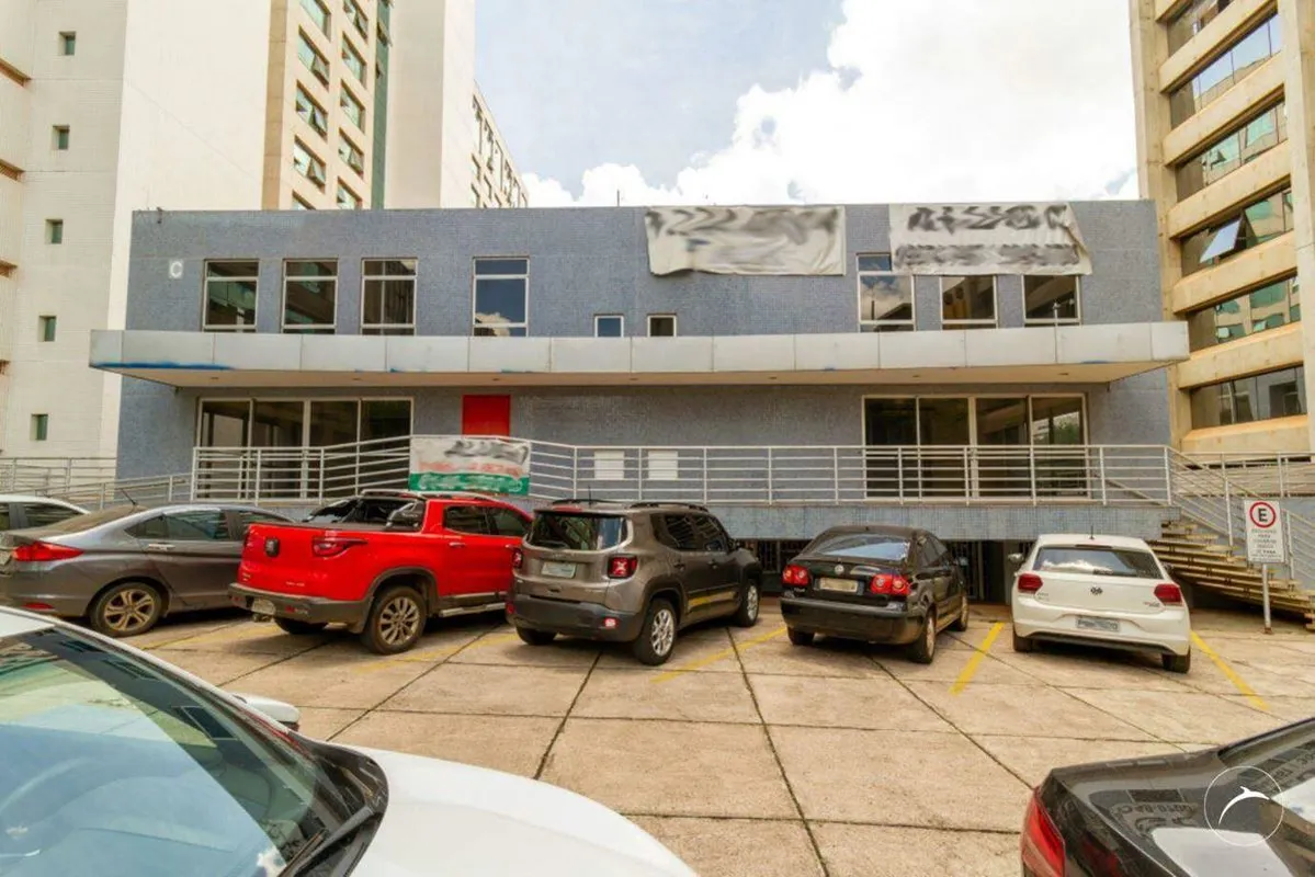 Descrição do PrédioEste edifício moderno e bem equipado oferece uma série de car...