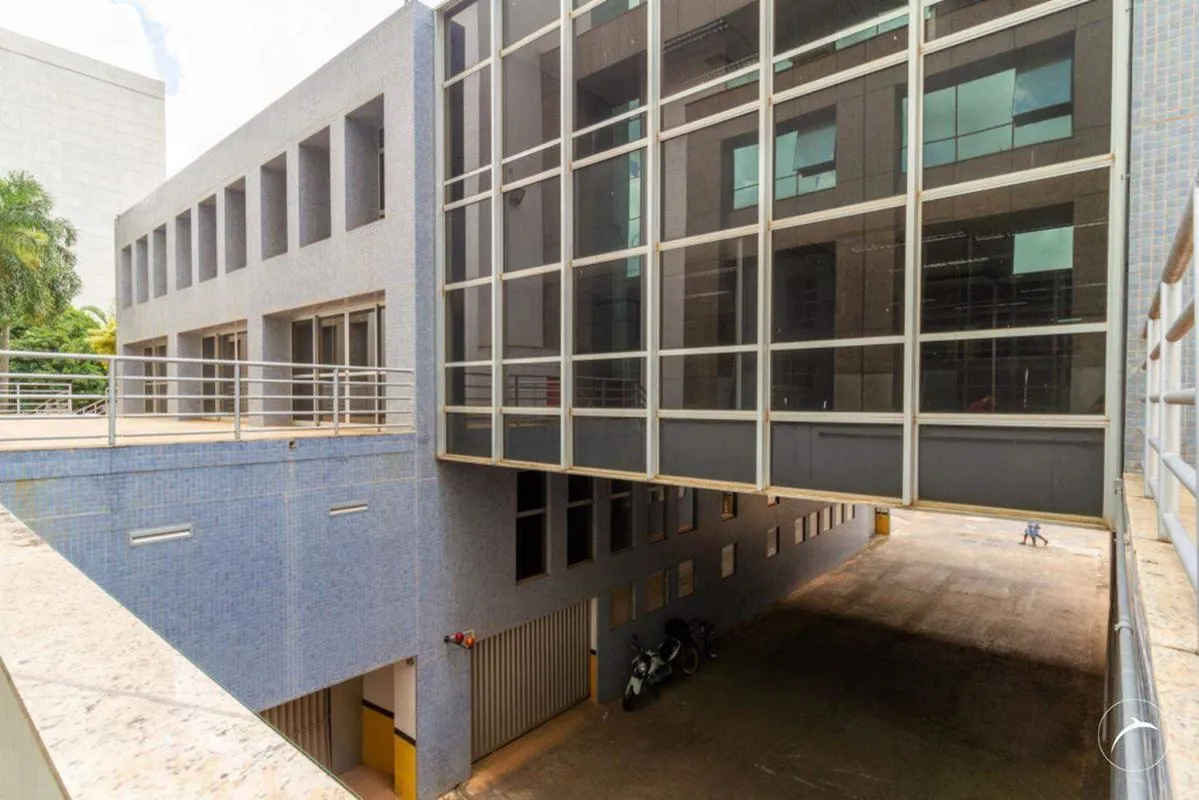 Descrição do PrédioEste edifício moderno e bem equipado oferece uma série de car...