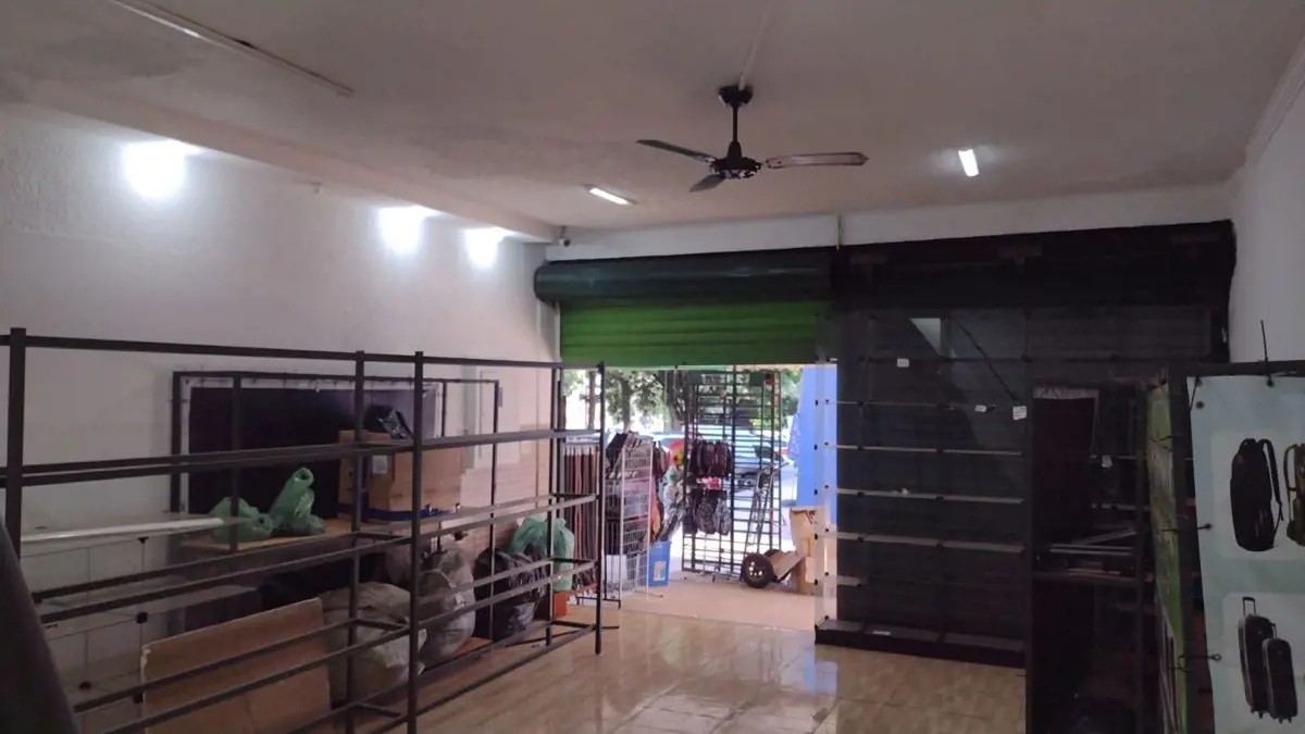 Loja com 70m² (35m térreo e 35m sobreloja + banheiro) Ao lado da Policlínica em ...