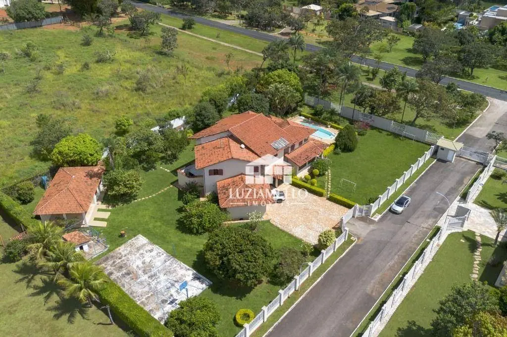 SMPW QUADRA 18, PARK WAY - EXCELENTE CASA COM HABITE-SE, EM LOTE DE 3.300M². O E...