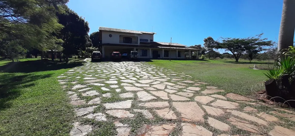 CHÁCARA DE ESQUINA, TERRENO DE 40.000M², CASA SEDE DE EXCELENTE PADRÃO CONSTRUTI...