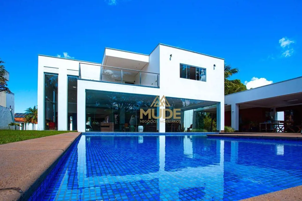 Imagine ser proprietário de uma residência de alto padrão, no início do Lago Nor...