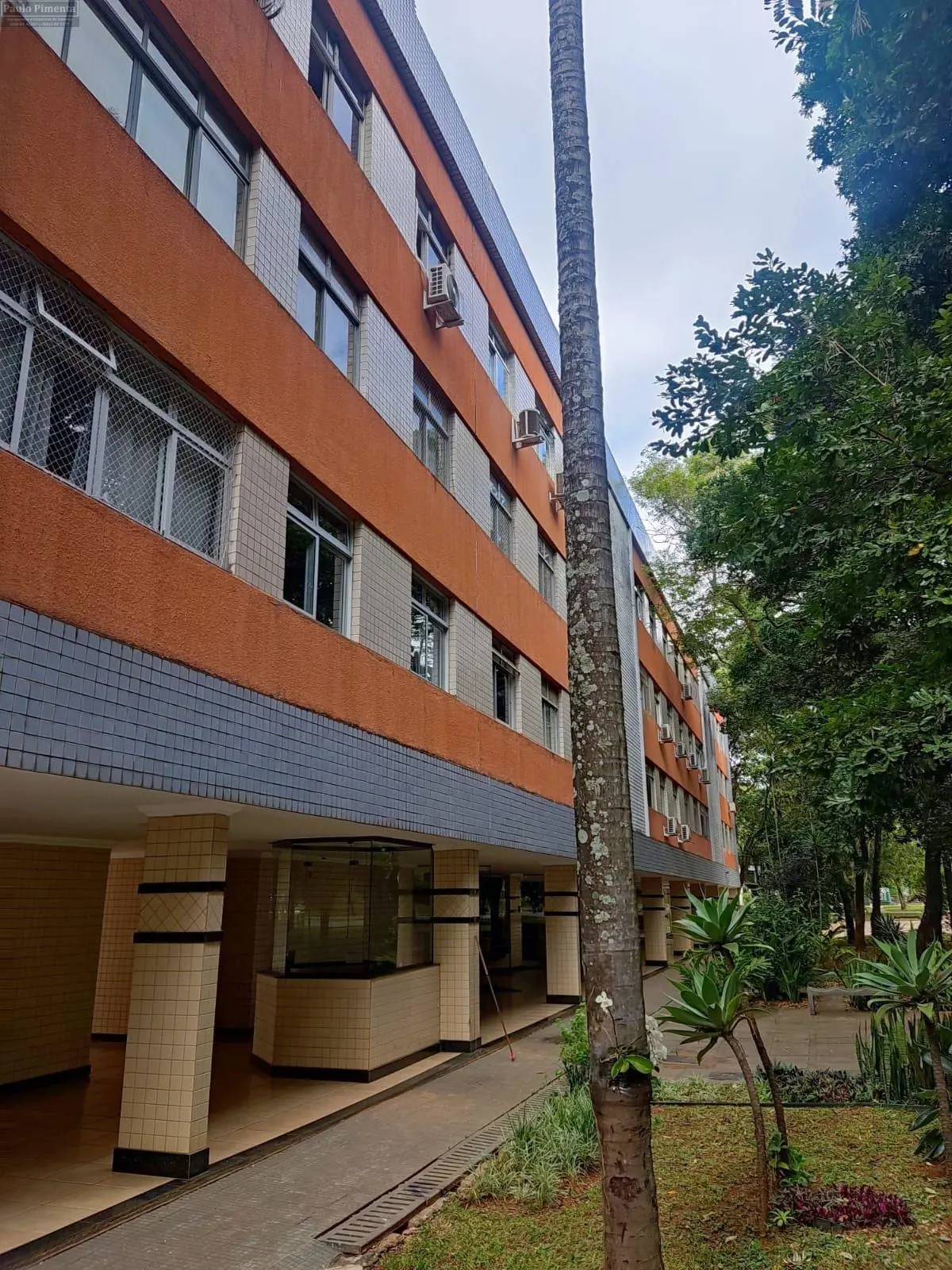Descubra um apartamento encantador na SQS 412, ASA Sul, Brasília, DF. Com 3 dorm...