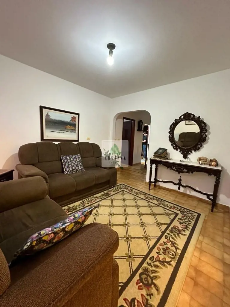 Casa com excelente localização no Bairro Vila Góis, com lote de 264 m² e área co...