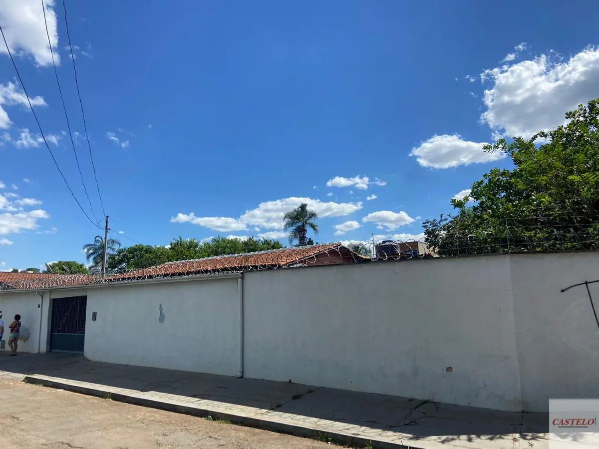 Área construída - 222,98 m²Área do terreno - 320 m² Casa com quatro quartos, sen...