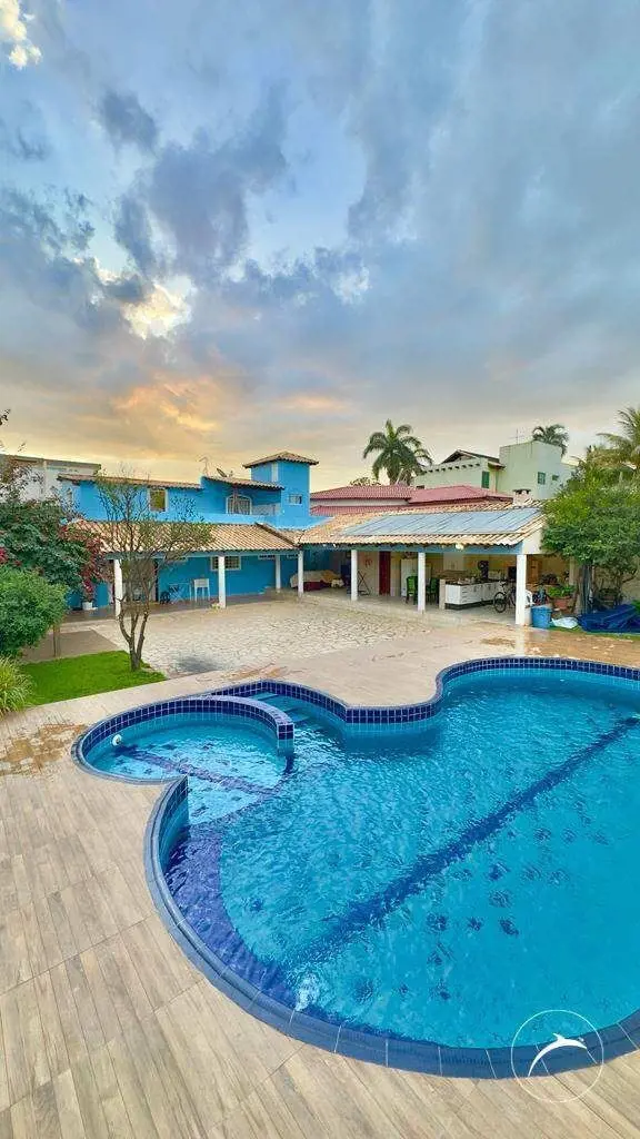 Linda casa de dois andares na Rua 4 da Vicente Pires. Em um lote 800m² com 550 d...